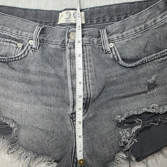 Free People Women's Distressed Gray Denim Cut Off Shorts Size 29 - Picture 5 of 8